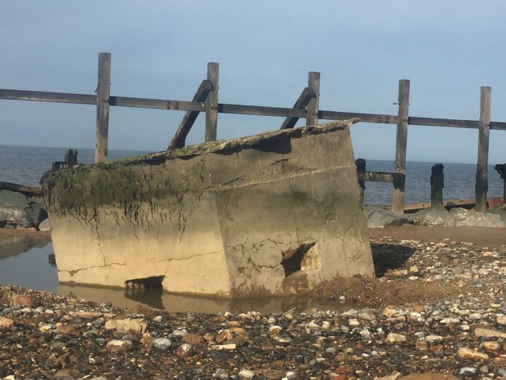 98 Happisburgh beach ruins